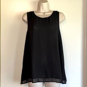 Black polyester crepe flowy top